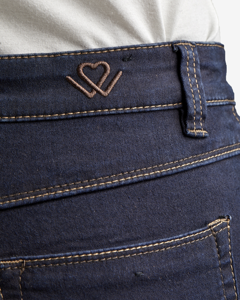 Jeans_dark-blue_421009_Caren_Detail "WONDERJEANS" L MIT KONTRASTNÄHTEN