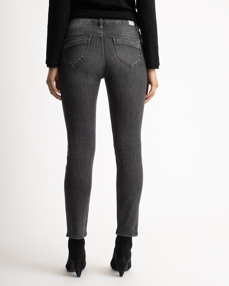 Jeans_black-used_422000_Cathy_hinten FIVE-POCKET-JEANS L