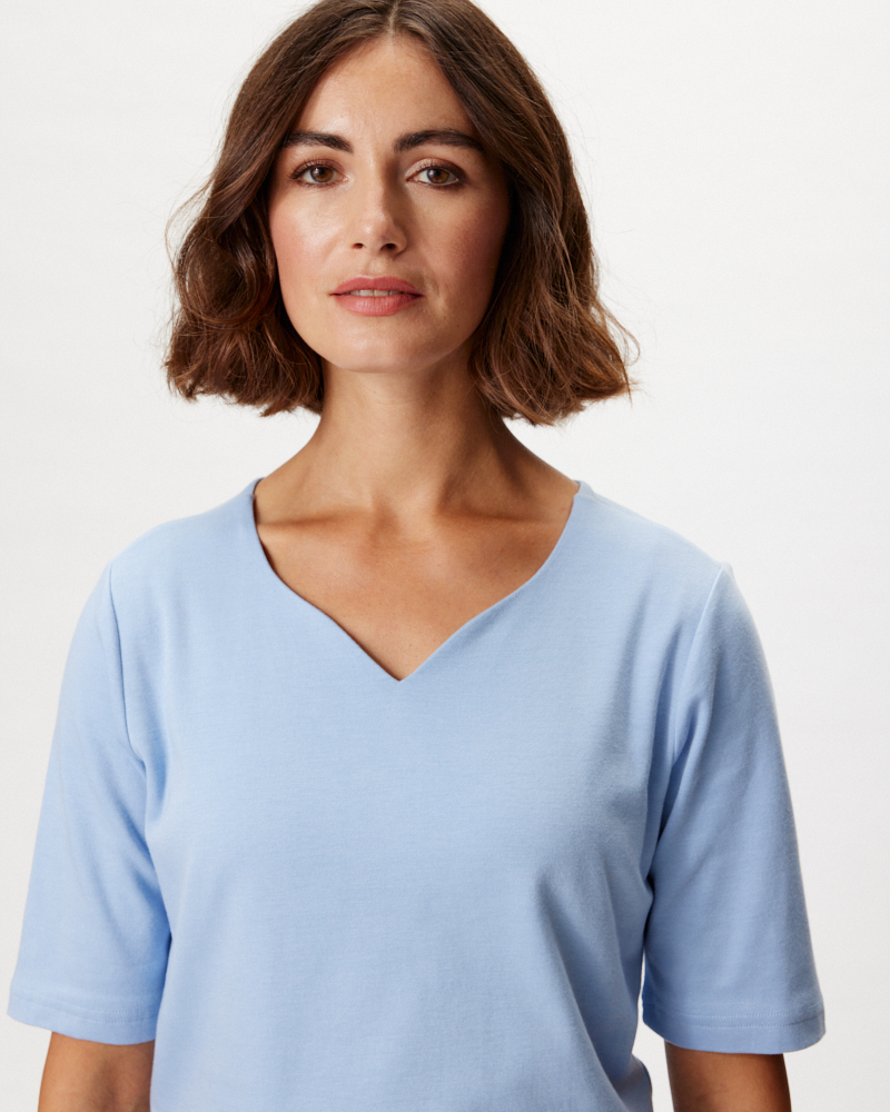 SHIRT MIT HERZAUSSCHNITT VON SER