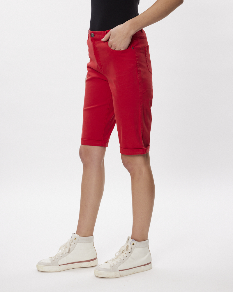 SOMMERLICHE BERMUDA-SHORTS