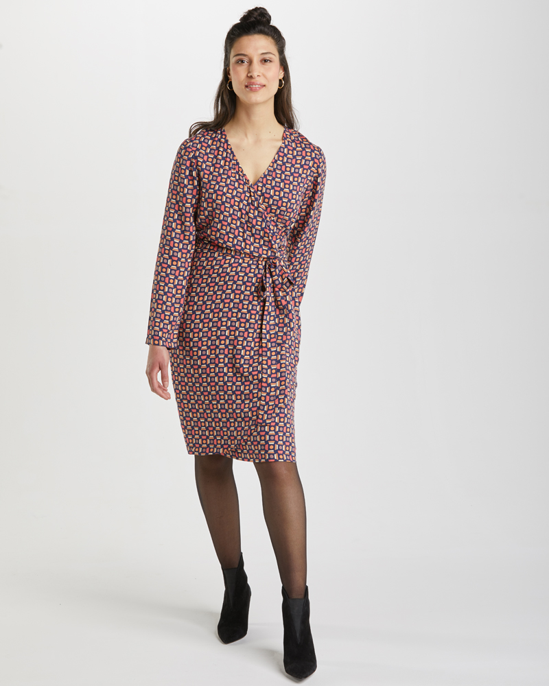 MODISCHES WICKELKLEID MODISCHES WICKELKLEID