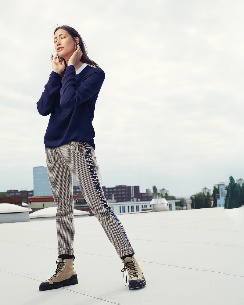 BLUSE-marine-406043-HOSE-braun_kar-406031 TUNIKABLUSE AUS VISKOSE