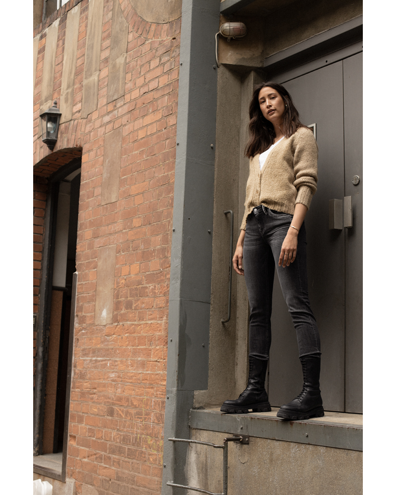Strickjacke_sand_422039-Jeans_black-used_422000-2 FIVE-POCKET-JEANS L