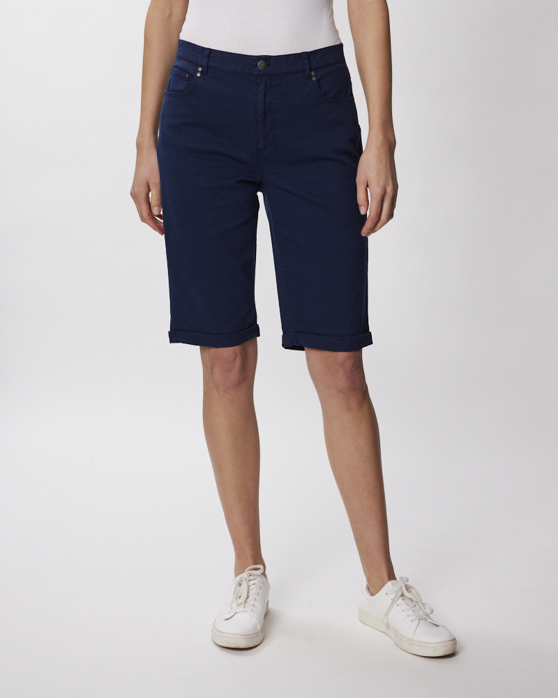 SOMMERLICHE BERMUDA-SHORTS