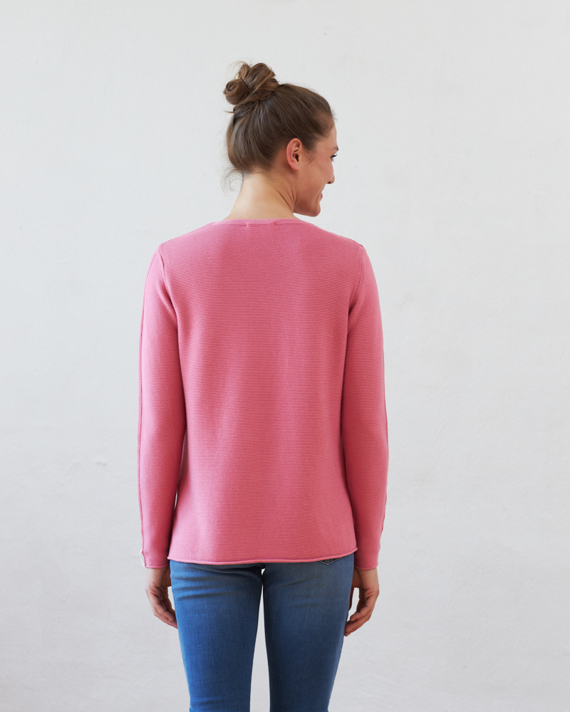 MODISCHER PULLI MIT V-AUSSCHNITT MODISCHER PULLI MIT V-AUSSCHNITT