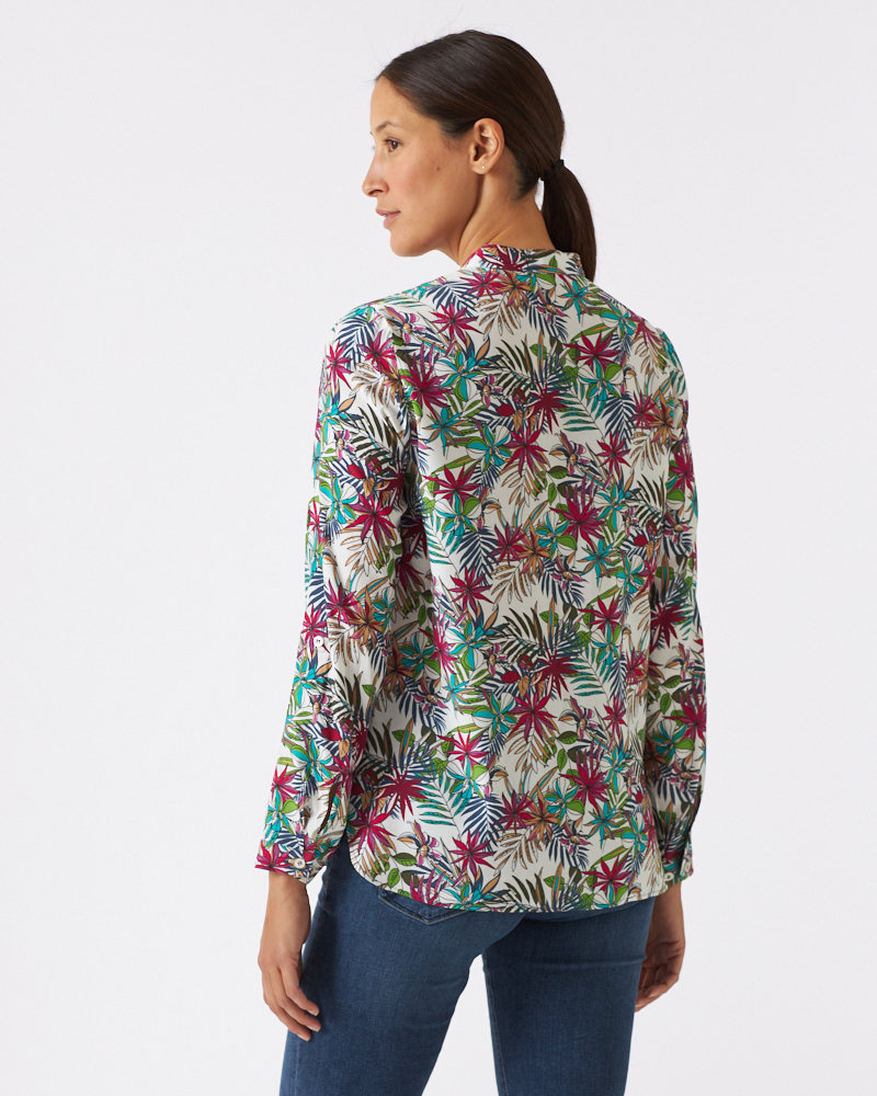 VISKOSEBLUSE MIT BLÄTTERDRUCK VISKOSEBLUSE MIT BLÄTTERDRUCK
