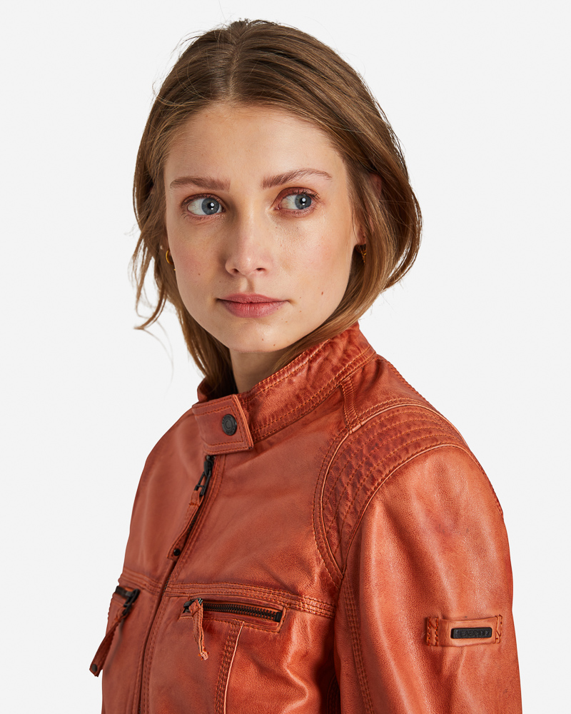 Bikerjacke_ziegel_Detail_412019_Kaylee BIKERJACKE AUS LAMMNAPPA