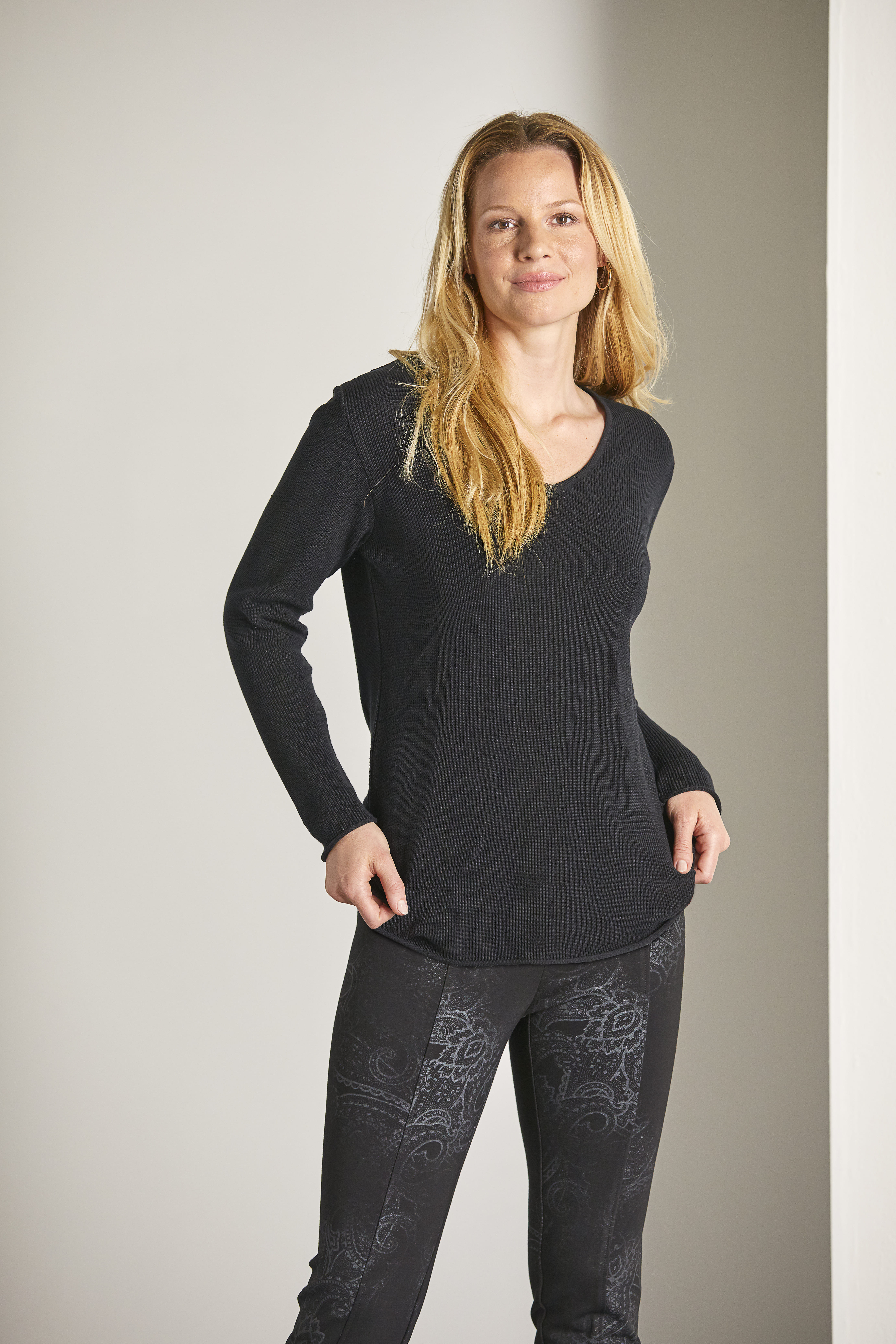 BASIC-PULLI IN 4 FARBEN BASIC-PULLI IN 4 FARBEN