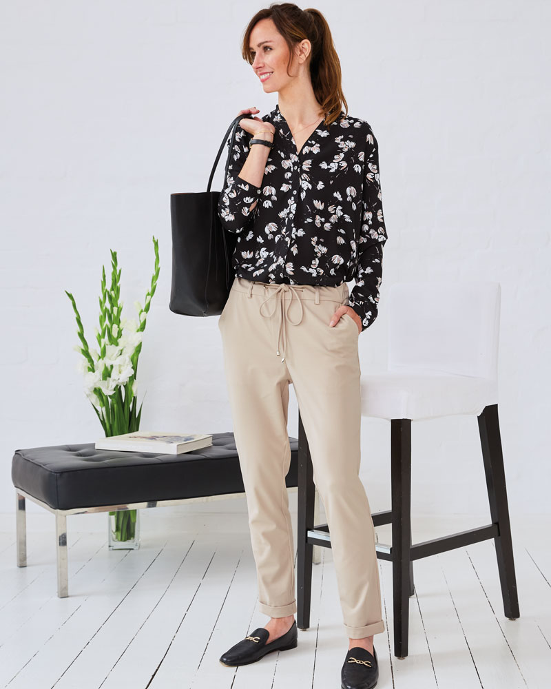 BLUSE IN BLÜTEN-DESSIN