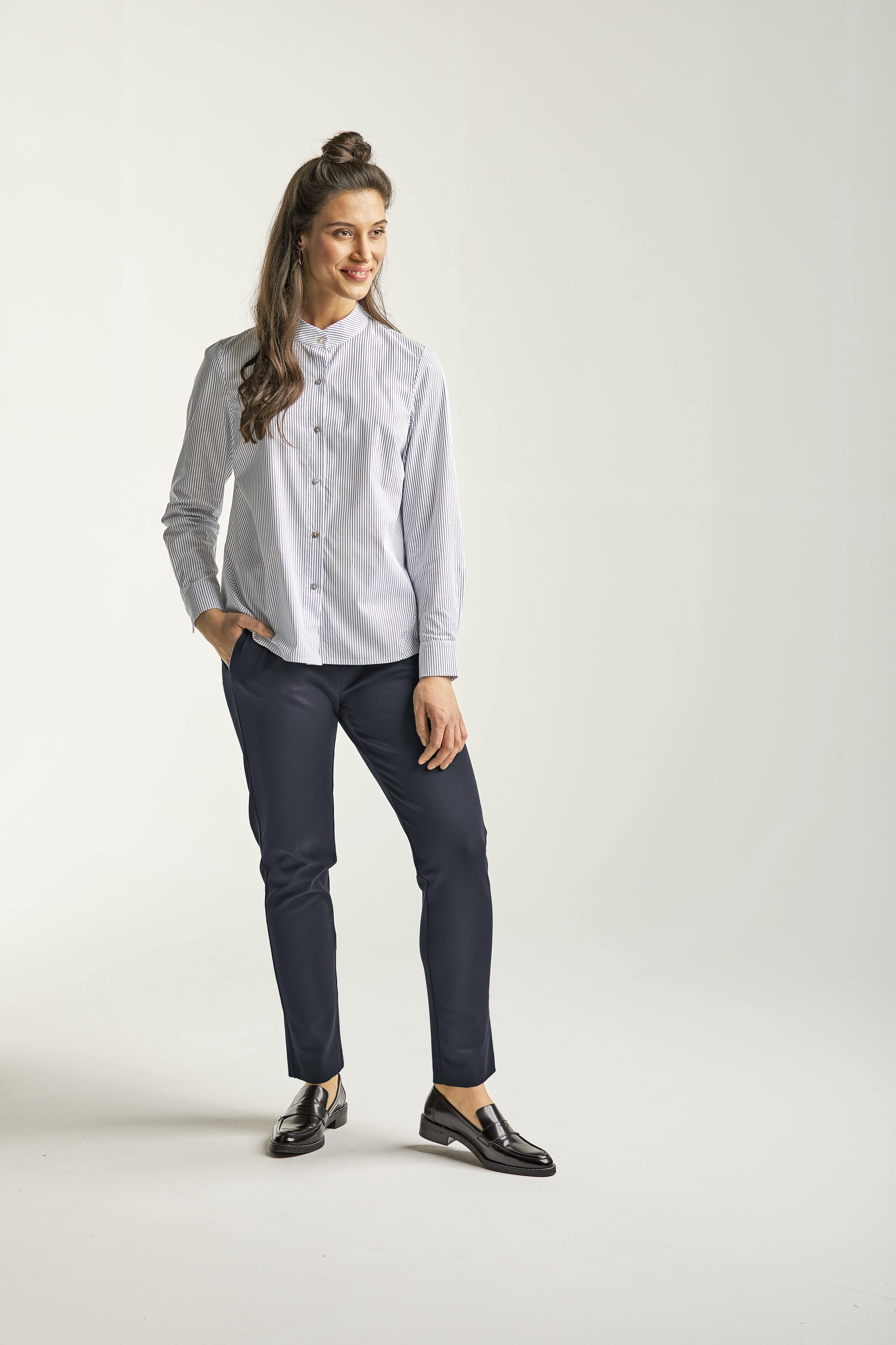 Bluse_blau_gestreift_421066-Hose_marine_421160-min-min JERSEY-HOSE N VON SUNA
