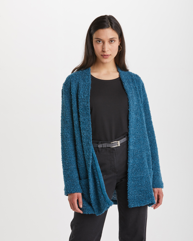 Strickjacke_petrol_421049_Mathilde_vorn MODISCHE BOUCLÉ-JACKE
