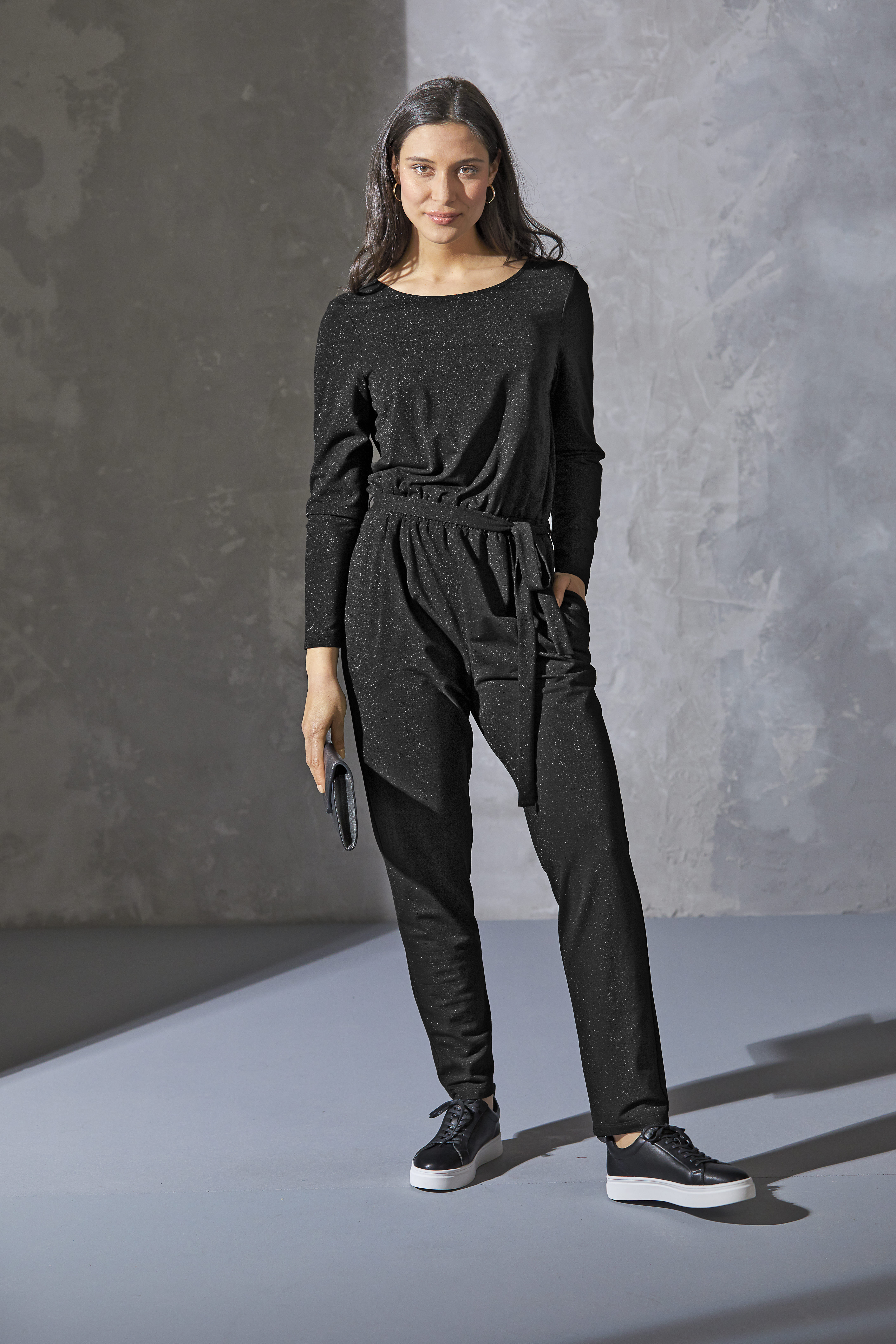 Jumpsuit_schwarz_421171 MODISCHER JUMPSUIT VON SUNA