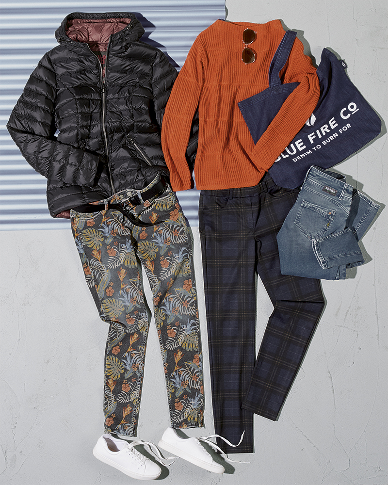 Steppjacke_schwarz_405065-Jeans_gemustert-Blumen-401004_Pulli-orange_terracotta_405168_Karo_Hose-blau_kariert-405126_Jeans-blau_405032 SCHMALE KARO-SCHLUPFHOSE L