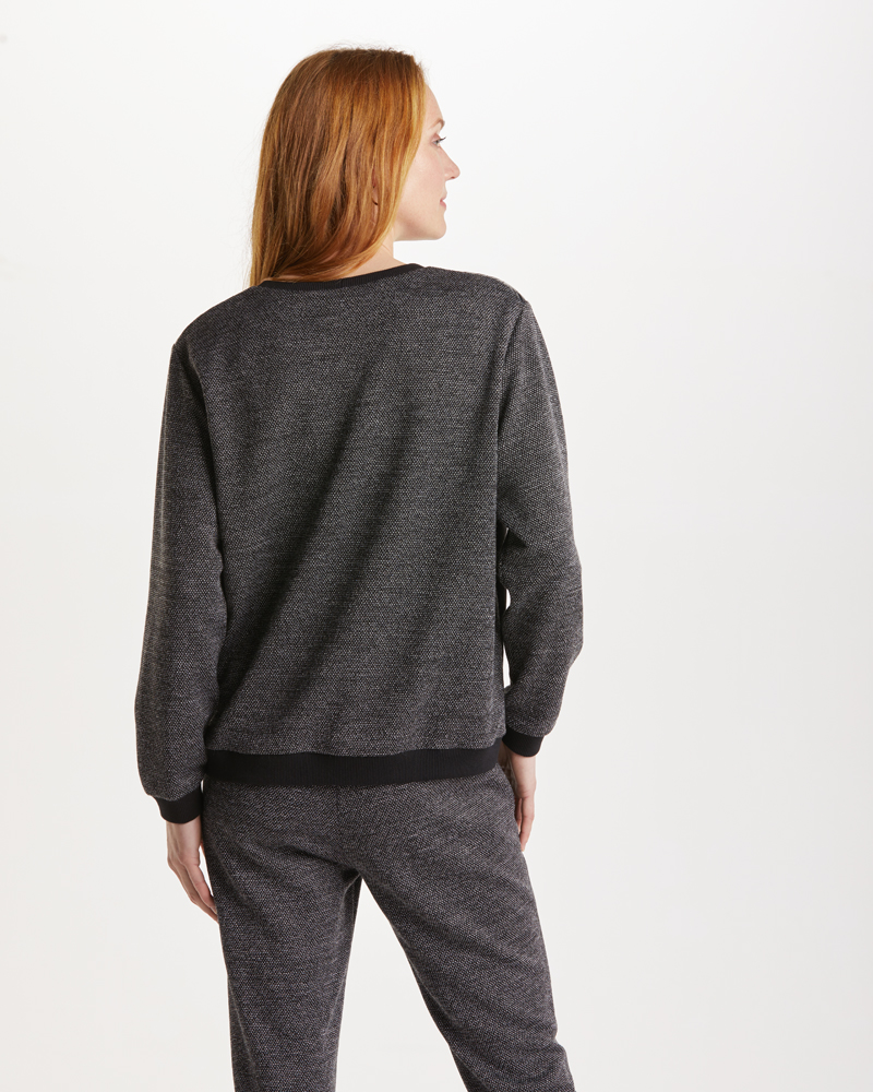 Sweatshirt_schwarz_weiss_421134_Olivia_hinten LÄSSIGES SWEATSHIRT VON SUNA