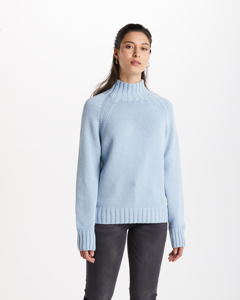 Rollkragenpulli_hellblau_421023_Fabienne_vorn PULLI MIT STEHKRAGEN