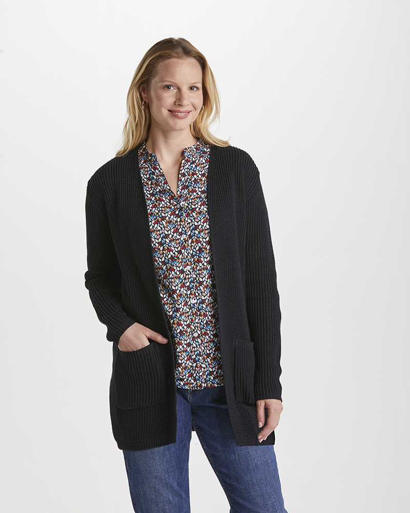 Strickjacke_schwarz_421031_Leika_vorn STRICKJACKE MIT TASCHEN