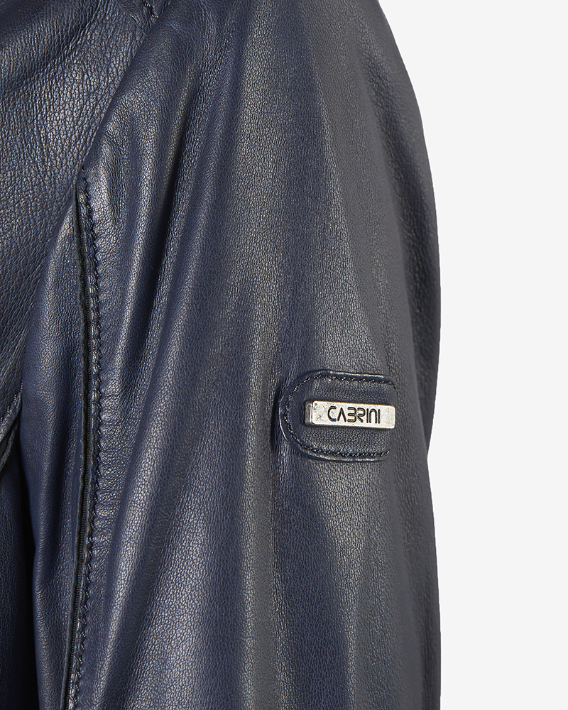 Lederjacke_blau_Detail_411094_Debora LEDERJACKE AUS LAMMNAPPA