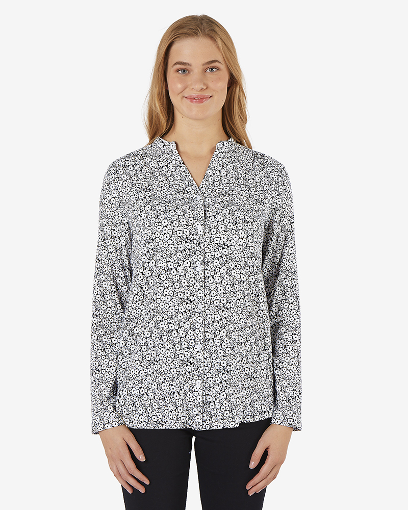Bluse_schwarz_gemuster_Blumenprint_411033_Olivia VISKOSEBLUSE IN 2 FARBEN