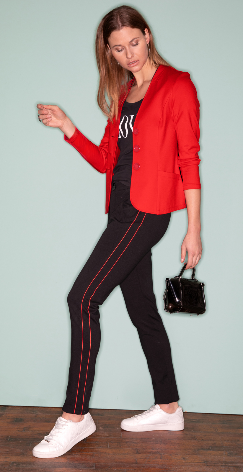 BLAZER-rot-382046_Hose-schwarz-382047 BLAZER MIT STEHKRAGEN