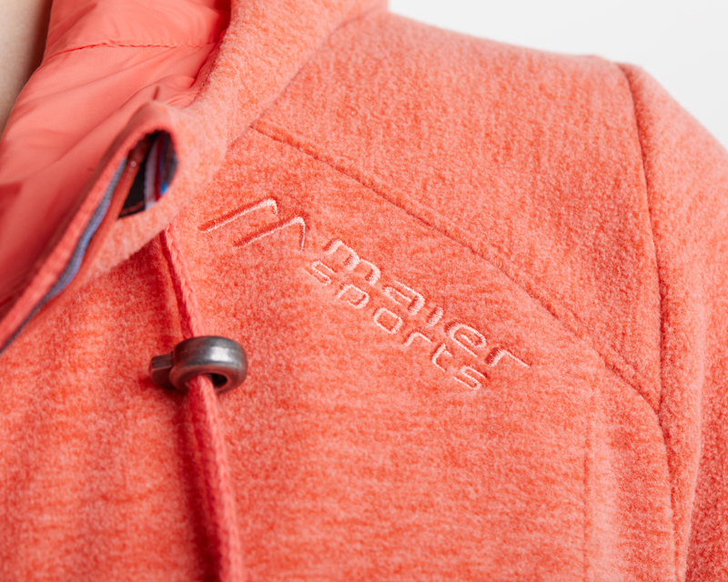 Fleecejacke_koralle_421008_Jenny_Detail-3 FLEECE-JACKE IN 2 FARBEN