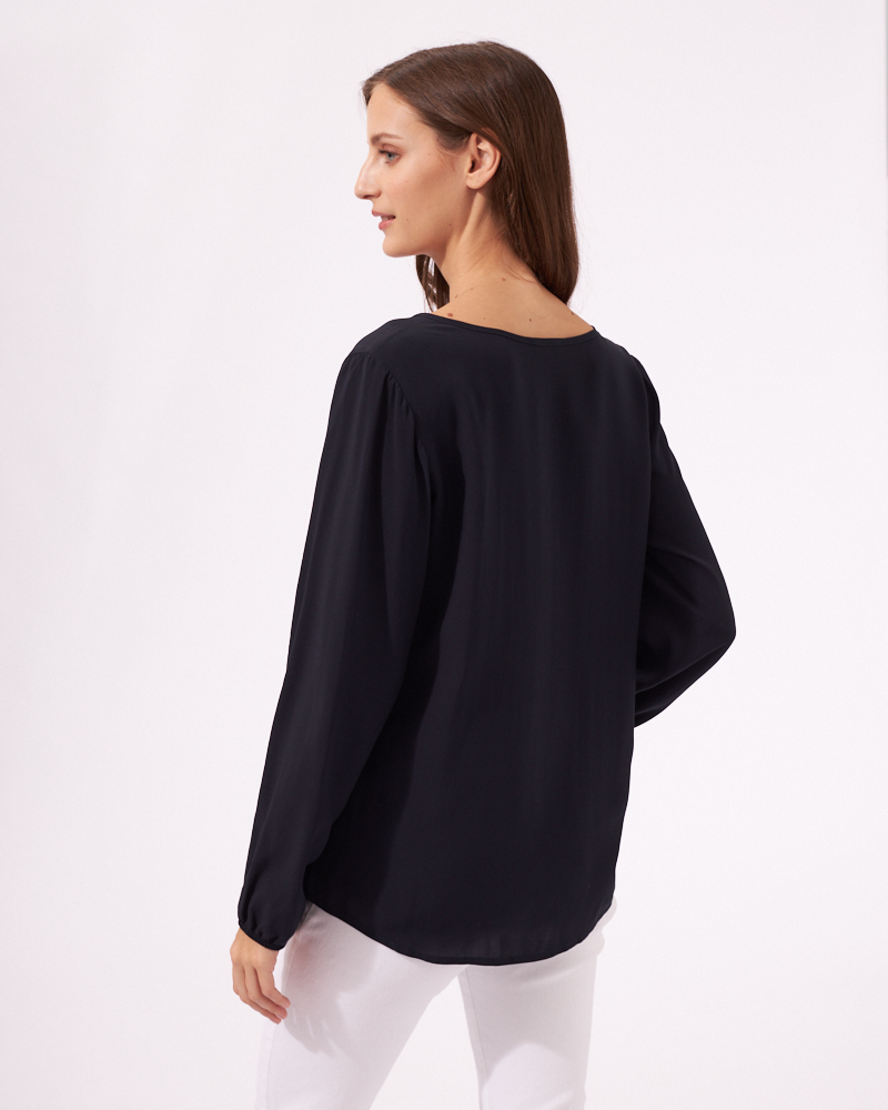 VISKOSEBLUSE MIT CUTOUT VISKOSEBLUSE MIT CUTOUT