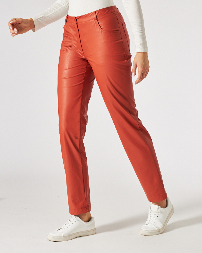 MODERNE HOSE N AUS VEGANEM LEDER MODERNE HOSE N AUS VEGANEM LEDER