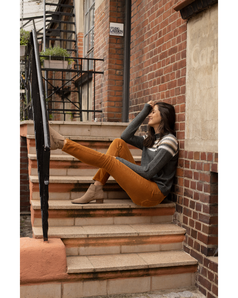 Norweger-Pulli_anthrazit_gemustert_422022-Cordjeans_curry_422020 SCHMALE CORD-JEANS L