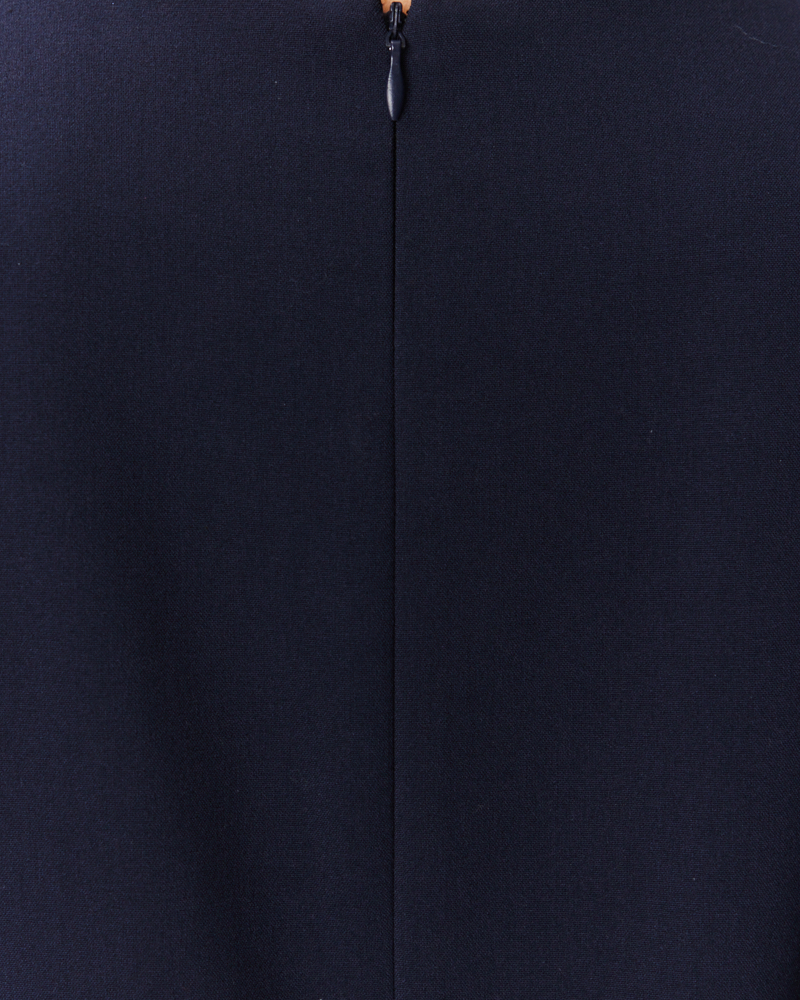 Etui-Kleid mit V-Ausschnitt