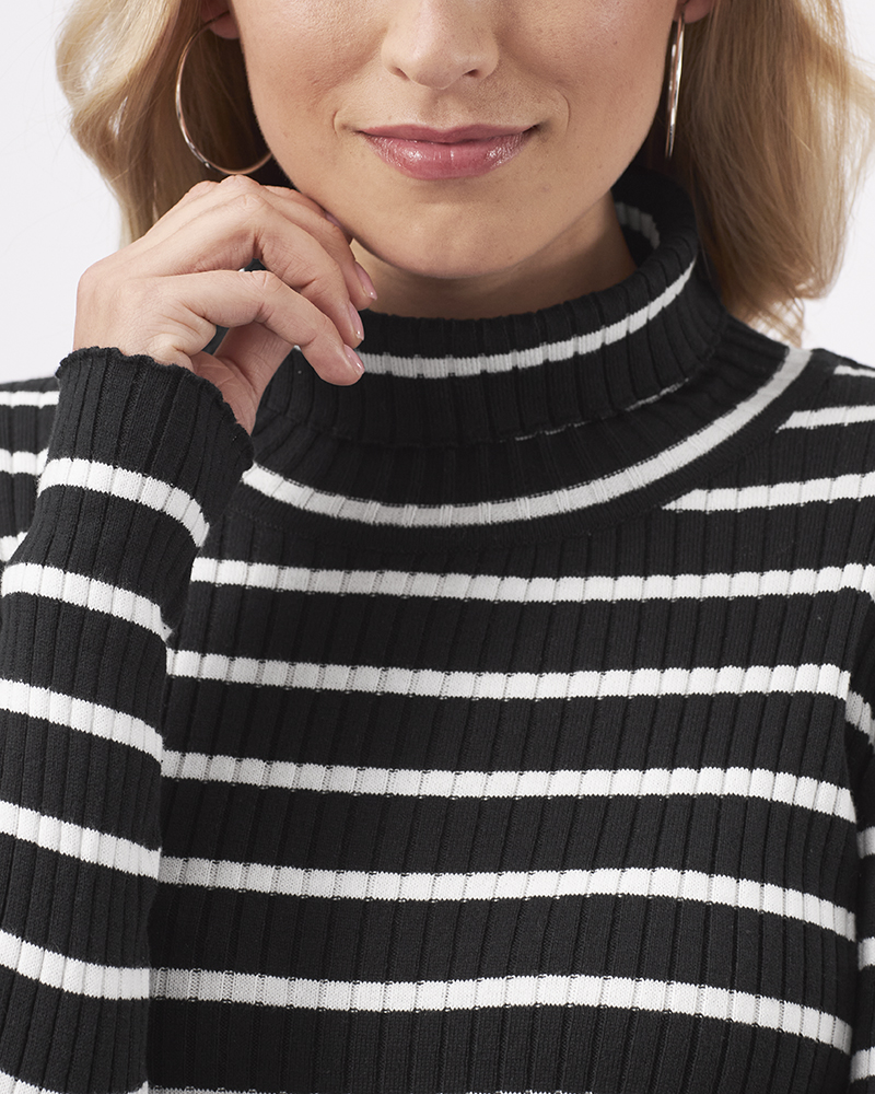 RINGELPULLI MIT ROLLKRAGEN RINGELPULLI MIT ROLLKRAGEN