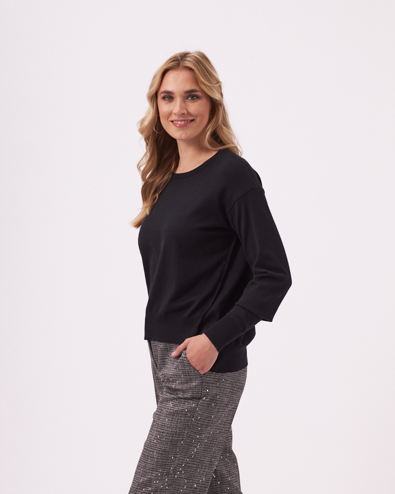 PULLI MIT RUNDHALS-AUSSCHNITT PULLI MIT RUNDHALS-AUSSCHNITT