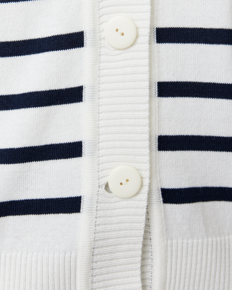 STRICKJACKE MIT BLOCKSTREIFEN