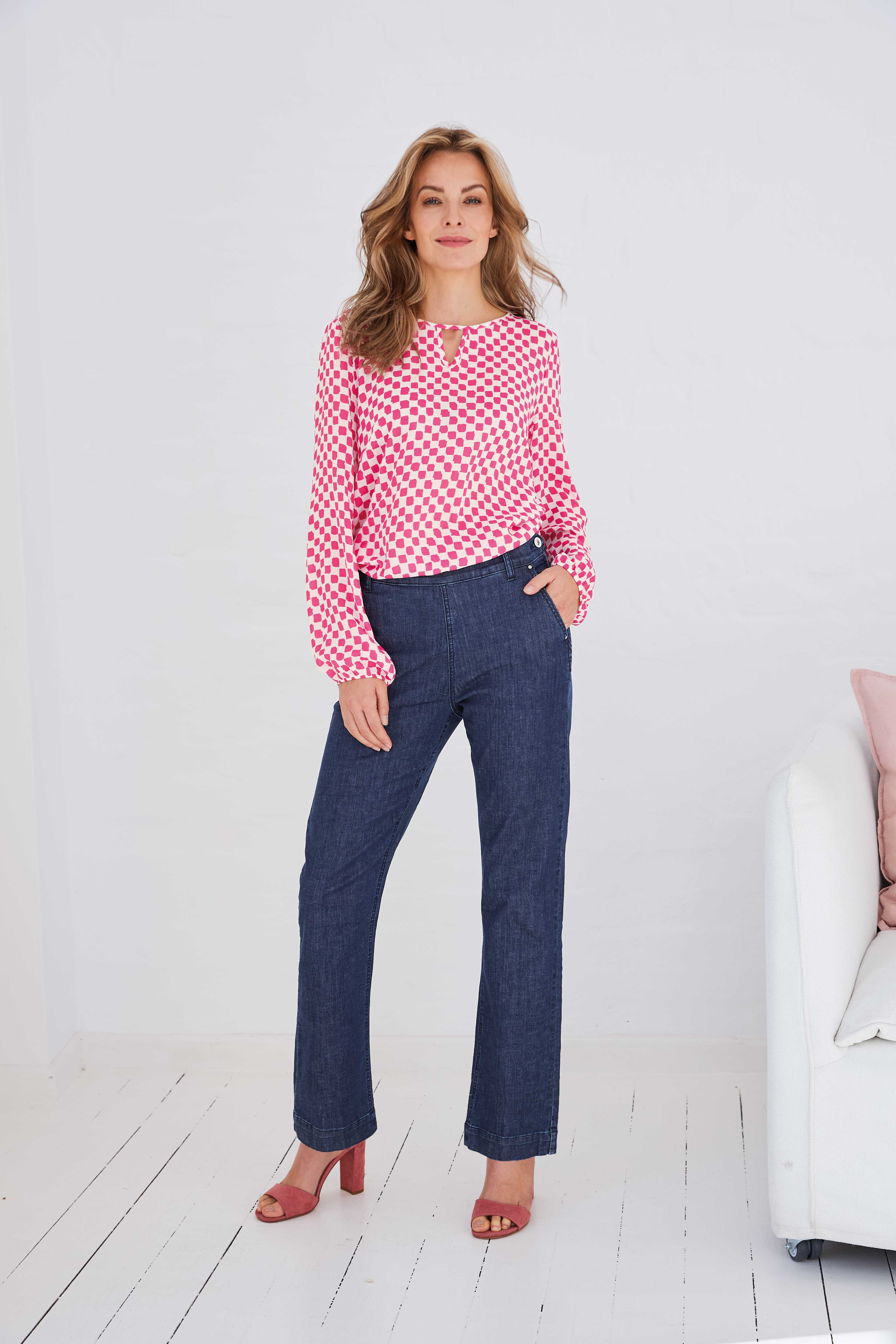 MODISCHE JEANS N MIT WEITEM BEIN MODISCHE JEANS N MIT WEITEM BEIN