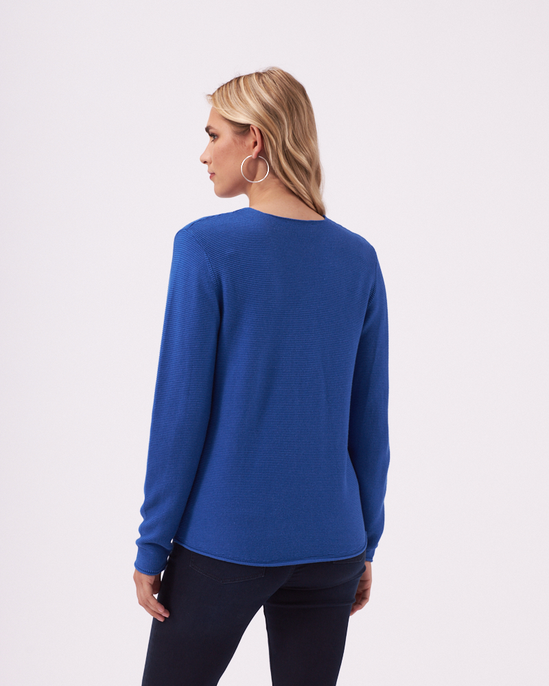 PULLI MIT V-AUSSCHNITT PULLI MIT V-AUSSCHNITT