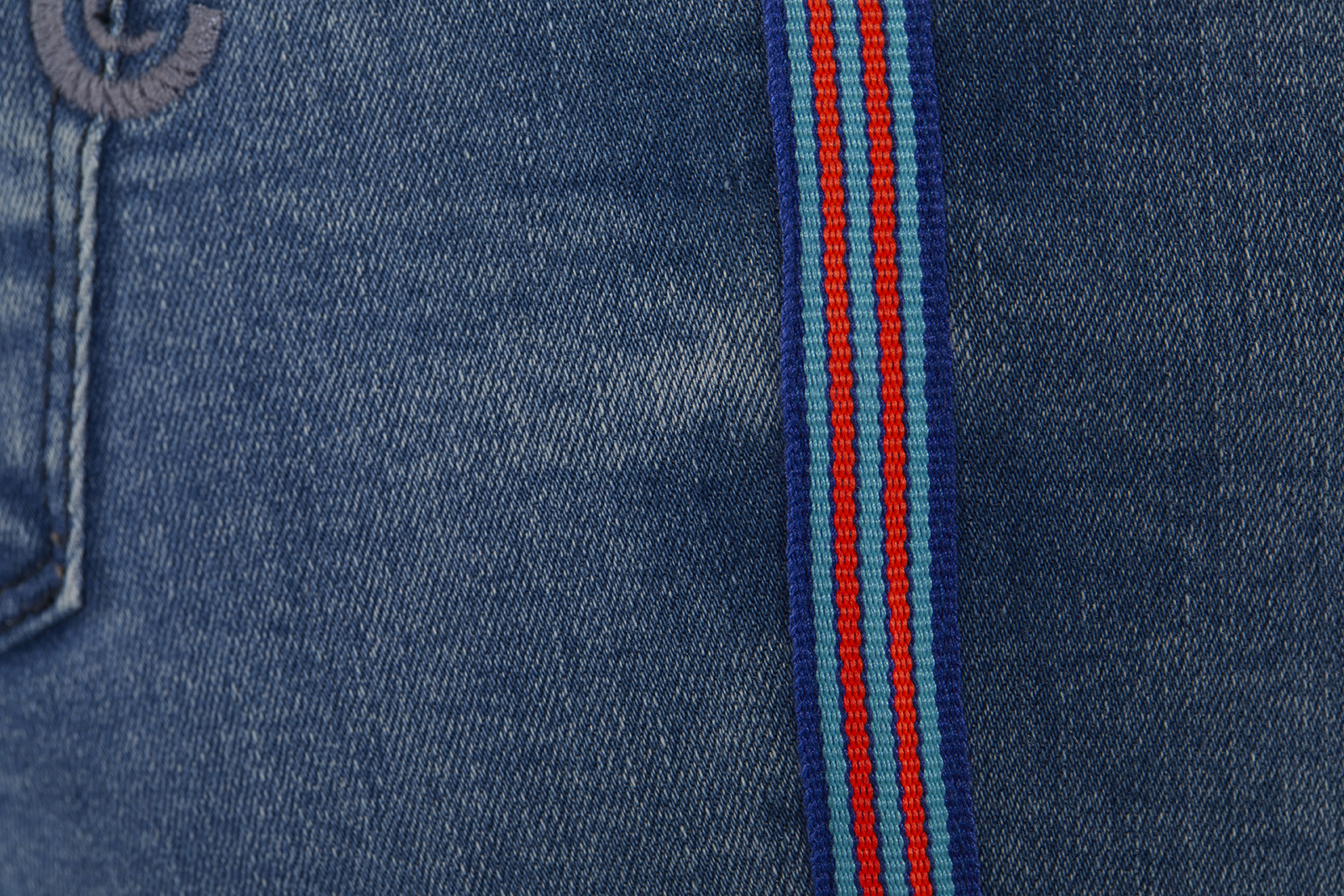 403027_45048 SCHMALE JEANS L MIT SEITENSTREIFEN