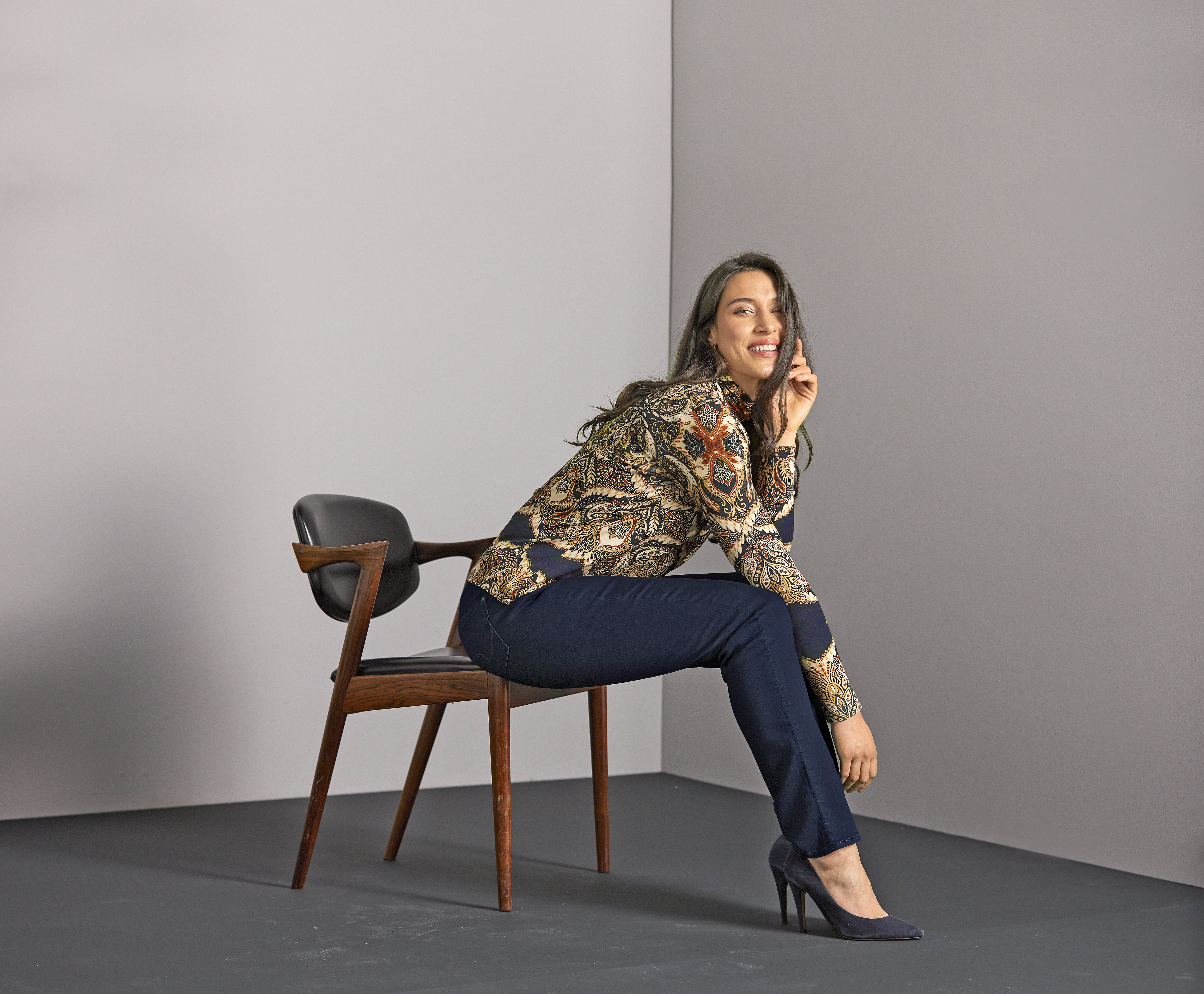 Langarm-Shirt_marine_gemustert_421123-Jeans_blue_blue_421017-min LANGARMSHIRT MIT STEHKRAGEN