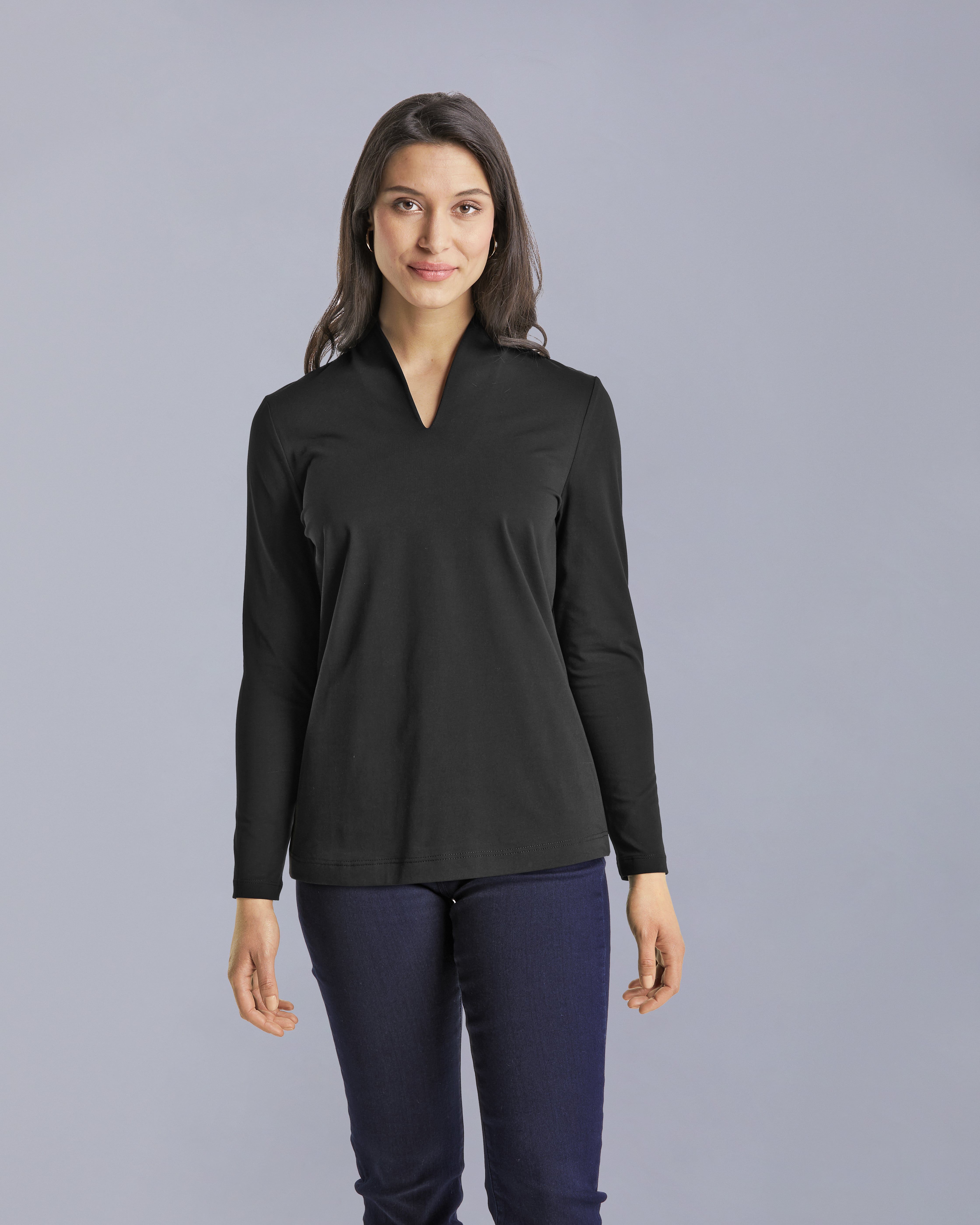 Shirt_schwarz_421042_Clara-min KELCHKRAGENSHIRT VON SUNA