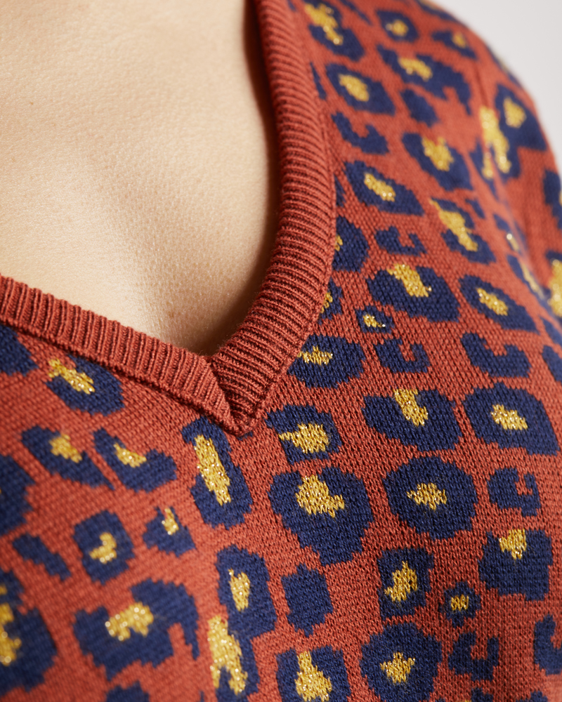 Pulli_braun_gemustert_421170_Leola_Detail PULLI MIT LEOMUSTER