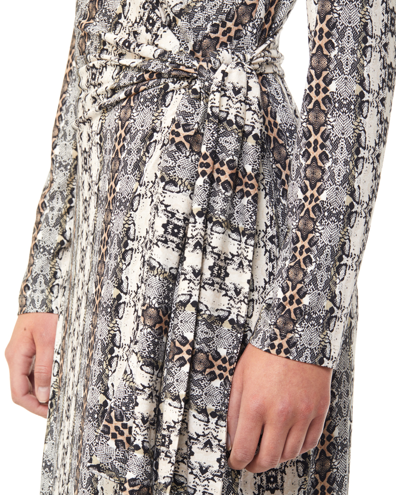 405053_500044Xgep8Qp6pNIS JERSEYKLEID IN PYTHONPRINT