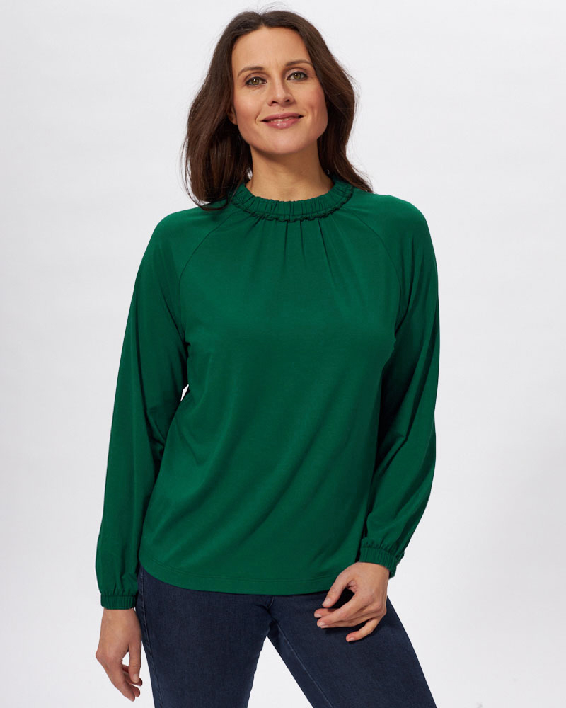 FEMININE BLUSE MIT RÜSCHENKRAGEN FEMININE BLUSE MIT RÜSCHENKRAGEN