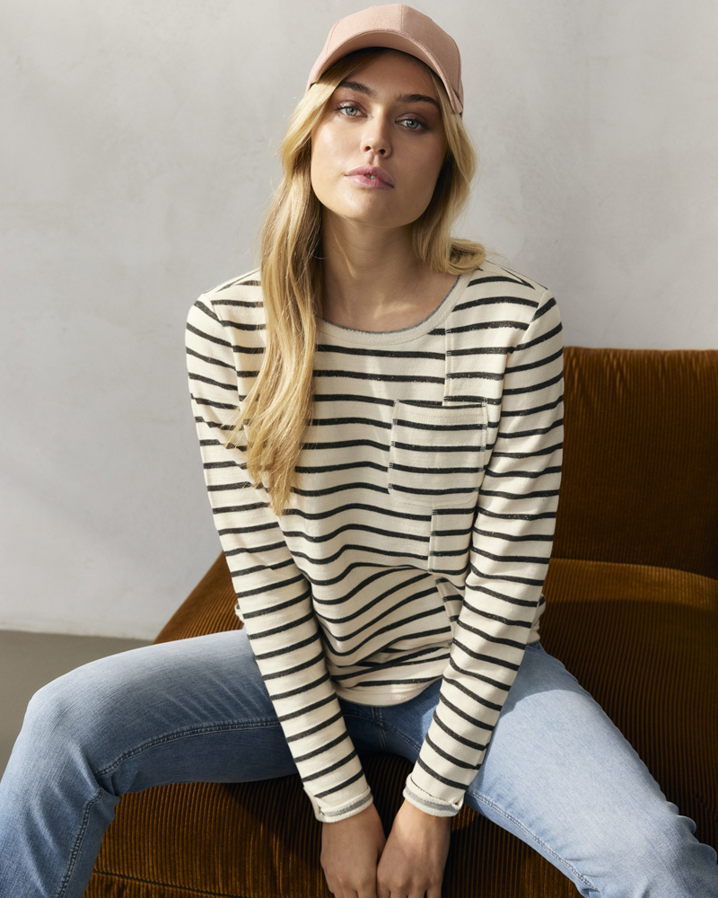 SHIRT MIT RUNDHALS-AUSSCHNITT