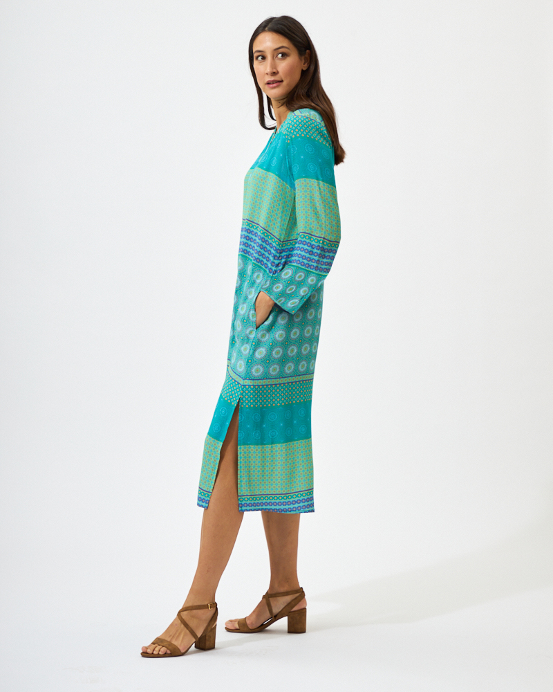 SOMMERKLEID MIT SCHLITZEN SOMMERKLEID MIT SCHLITZEN