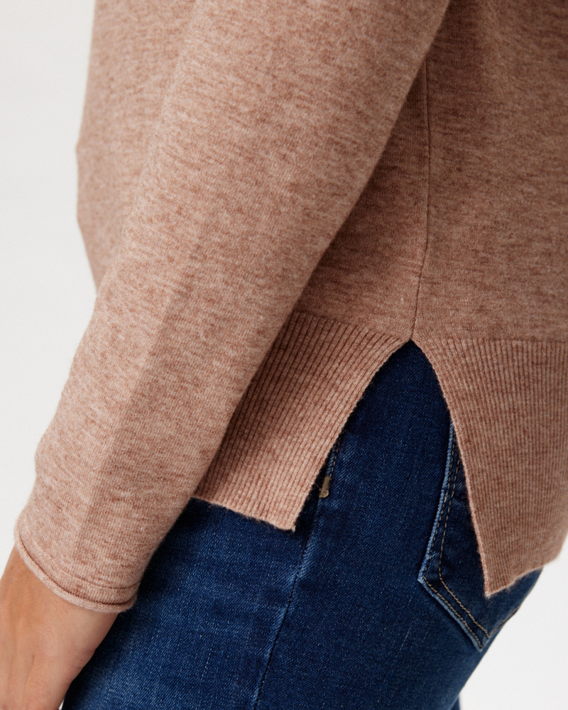 FEINSTRICKPULLI IN ZWEI FARBEN