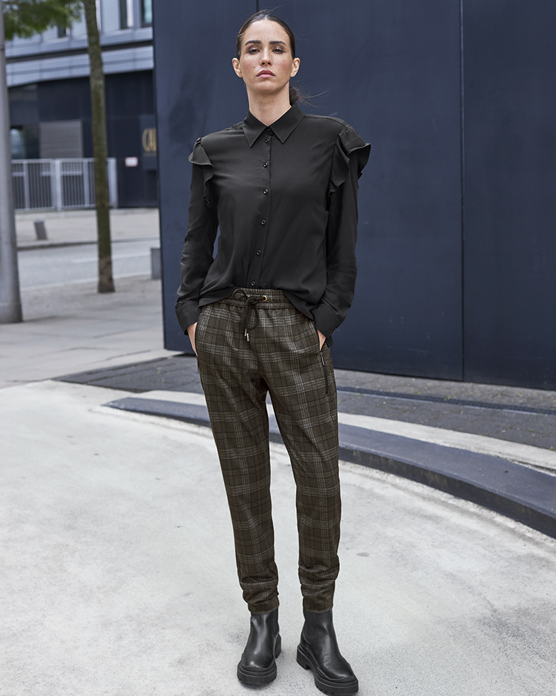 BLUSE MIT VOLANTS