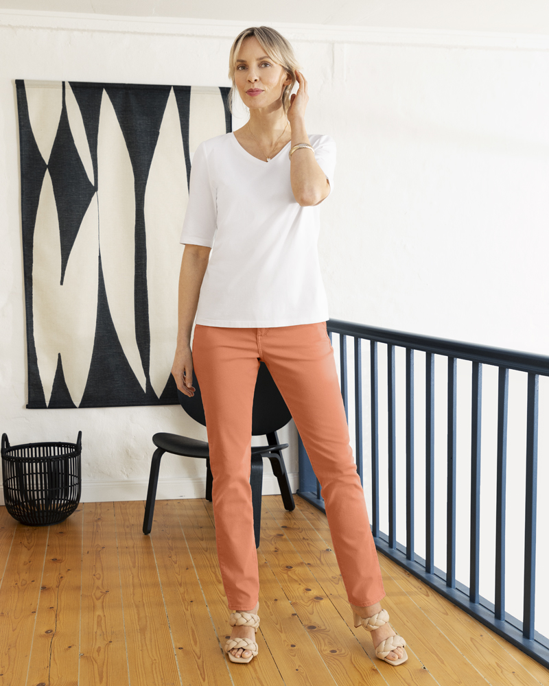 BASIC-SHIRT MIT V-AUSSCHNITT