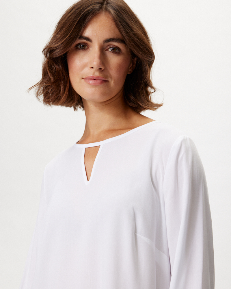 VISKOSEBLUSE MIT CUTOUT