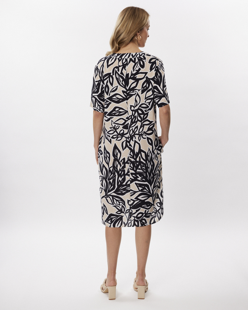 SOMMERKLEID MIT TASCHEN SOMMERKLEID MIT TASCHEN