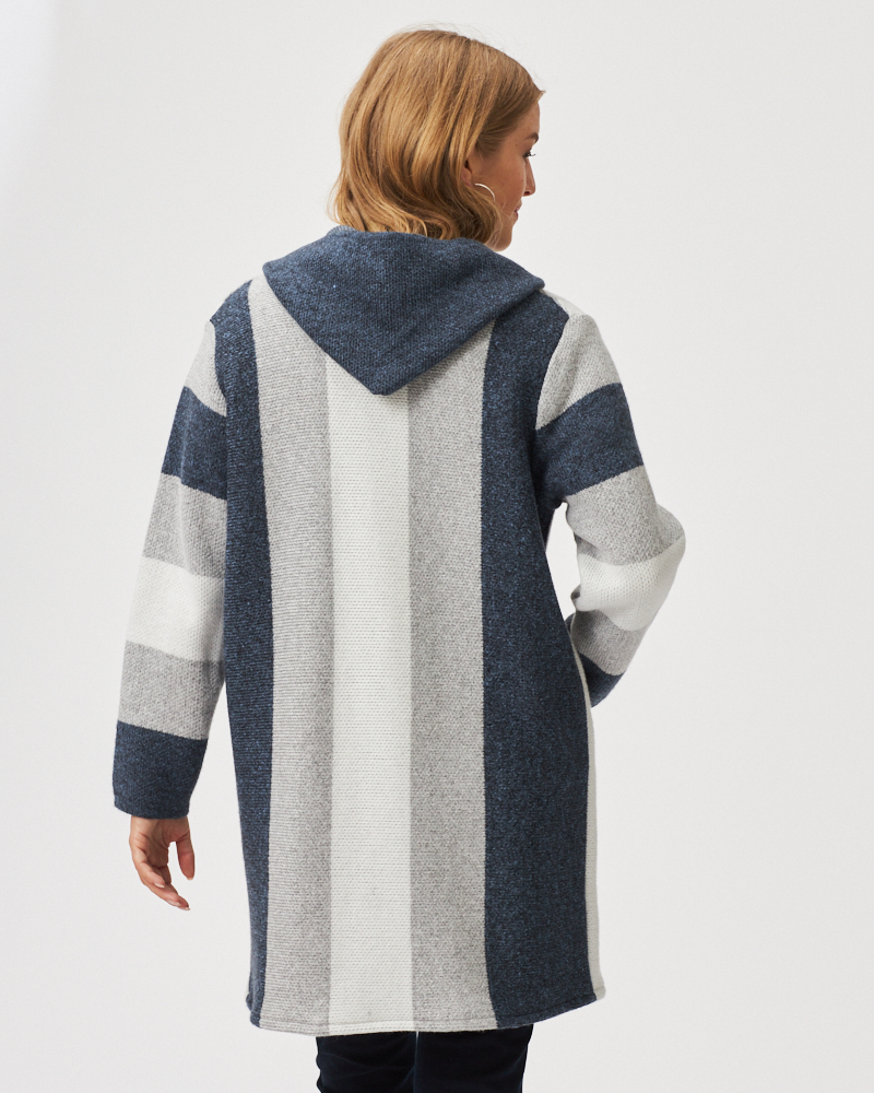 LANGE STRICKJACKE VON KARIN HERTZ MODEN LANGE STRICKJACKE VON KARIN HERTZ MODEN