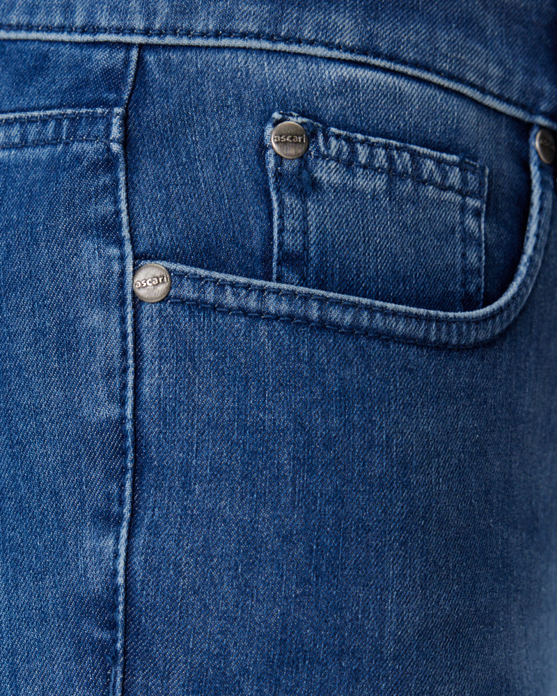 AUSGESTELLTE JEANS N VON ASCARI