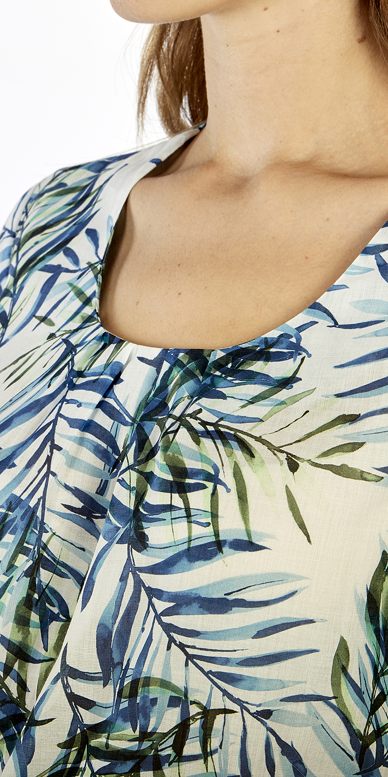 Halbarm-Bluse_multicolor_Detail_413007 HALBARM-BLUSE MIT BLÄTTERDRUCK