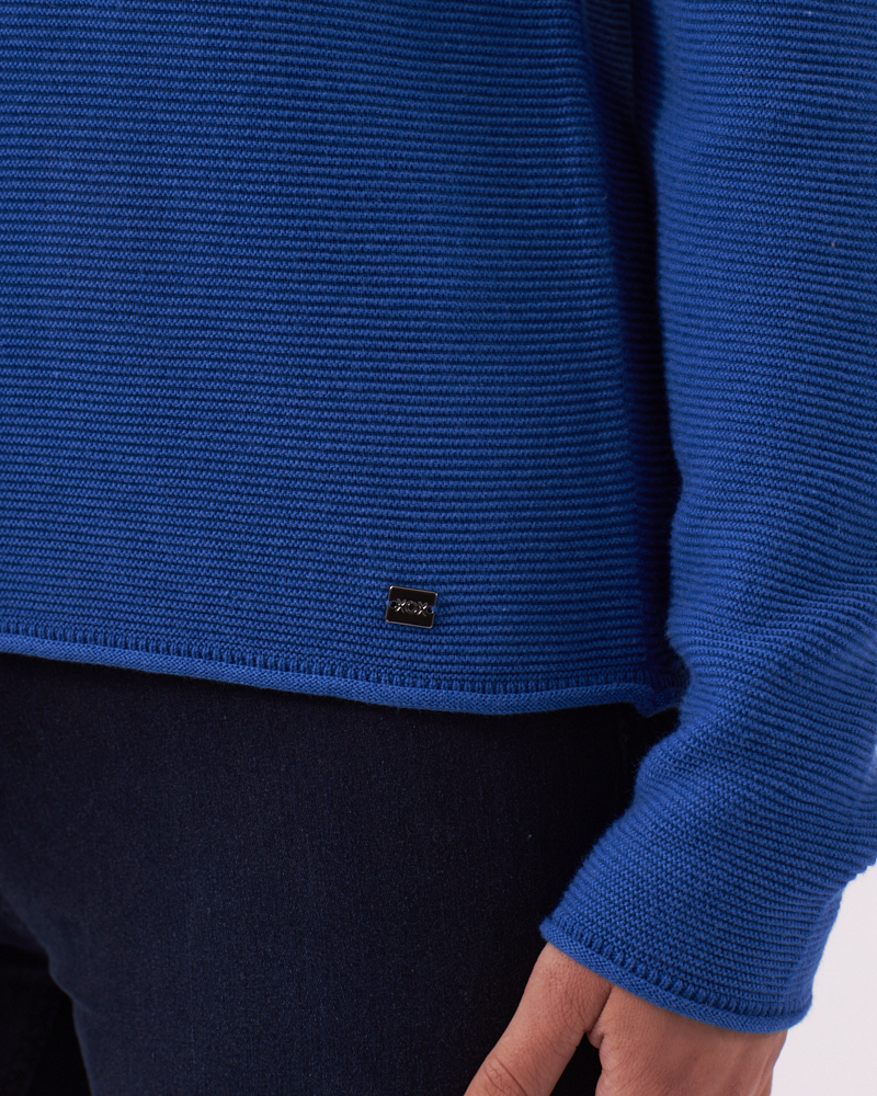 PULLI MIT V-AUSSCHNITT PULLI MIT V-AUSSCHNITT